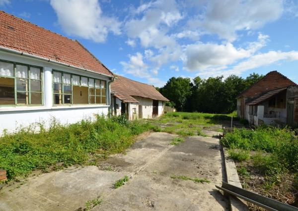 Samostatne stojaci rodinný dom s pozemkom 897m2