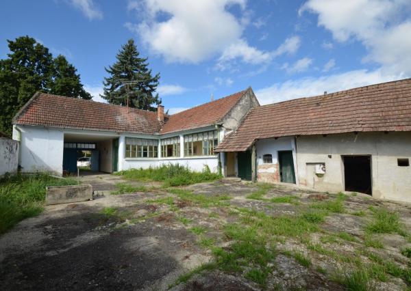 Samostatne stojaci rodinný dom s pozemkom 897m2