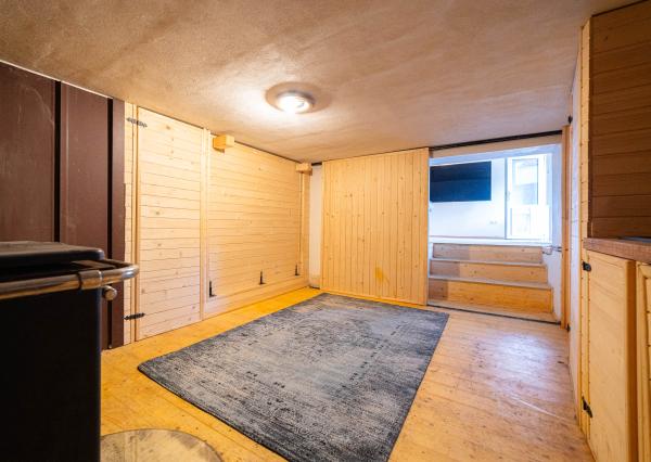 Veľký rodinný dom s pivnicou a altánkom. Super cena.