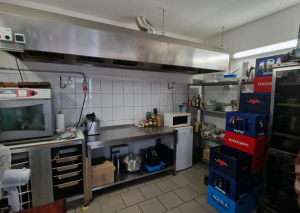 Prenájom kaviarne v centre s 120m2 terasou a garážou. TOP PONUKA