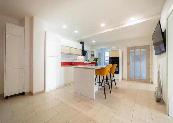 Veľký rodinný dom s pivnicou a altánkom. Oplatí sa vidieť.