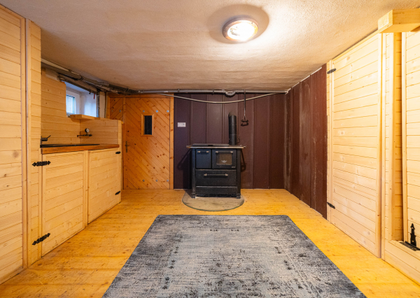 Veľký rodinný dom s pivnicou a altánkom. Oplatí sa vidieť.