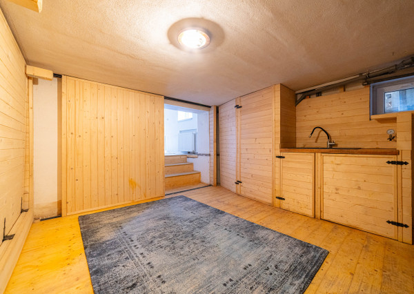 Veľký rodinný dom s pivnicou a altánkom. Oplatí sa vidieť.