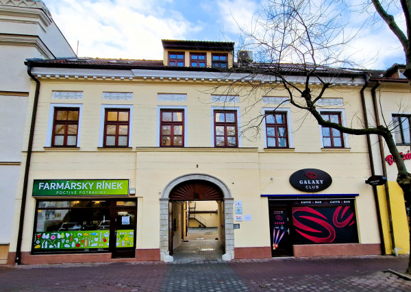 Komerčné priestory v centre s dvorom 120m2 a garážou. TOP PONUKA