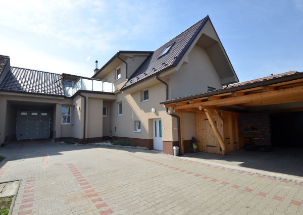 6-izb. Veľký rodinný dom s pivnicou a altánkom. Oplatí sa vidieť.