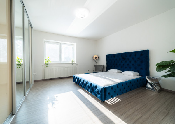 6-izb. Veľký rodinný dom s pivnicou a altánkom. Oplatí sa vidieť.