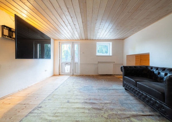 6-izb. Veľký rodinný dom s pivnicou a altánkom. Oplatí sa vidieť.