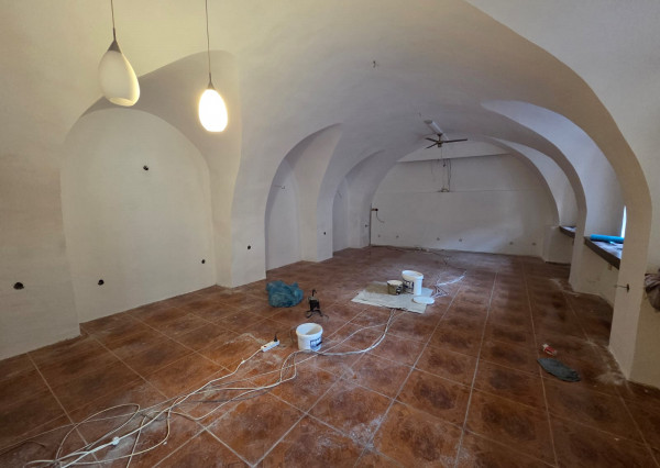 Obchodné priestory v centre s dvorom 120m2 a garážou. TOP PONUKA