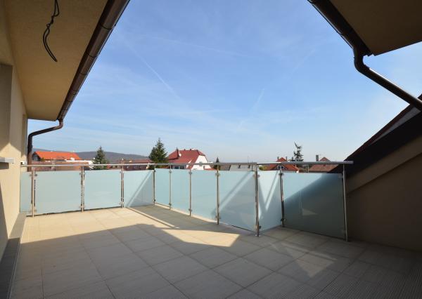 REZERVOVANÉ 6-izb. Veľký rodinný dom s pivnicou a altánkom. Oplatí sa vidieť.