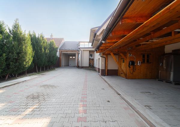 REZERVOVANÉ 6-izb. Veľký rodinný dom s pivnicou a altánkom. Oplatí sa vidieť.