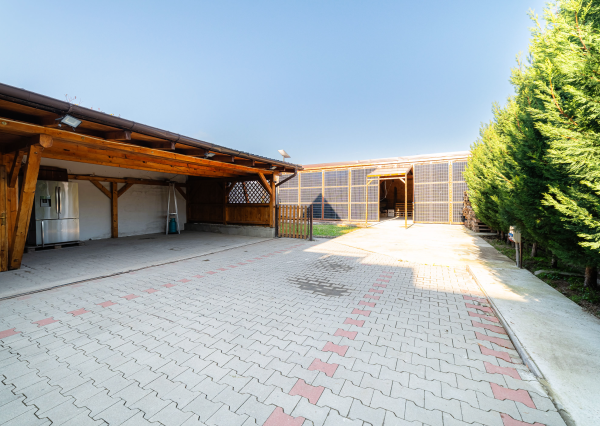 REZERVOVANÉ 6-izb. Veľký rodinný dom s pivnicou a altánkom. Oplatí sa vidieť.