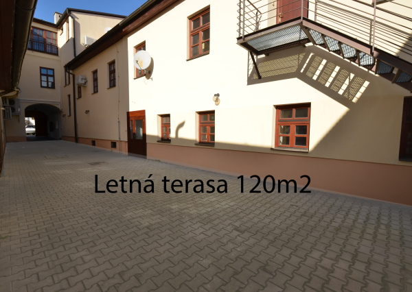 Jedinečná ponuka v úplnom centre s terasou 120m2 a garážou.