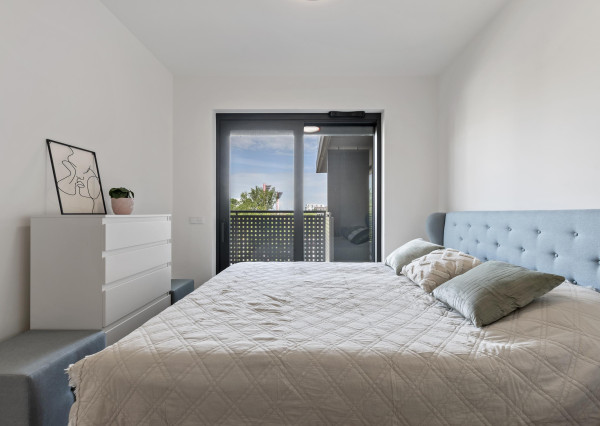 Štýlový 2-izb. byt v Tehelnom poli – 2 balkóny, parkovanie, pivnica v CENE