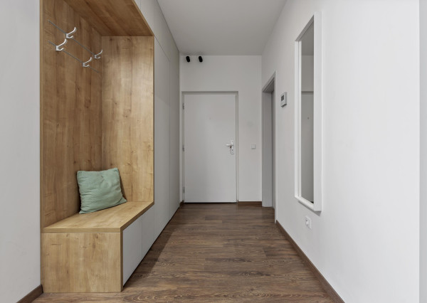 Štýlový 2-izb. byt v Tehelnom poli – 2 balkóny, parkovanie, pivnica v CENE