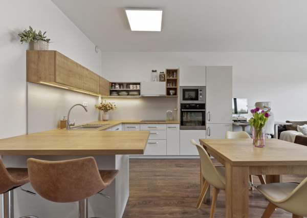 Štýlový 2-izb. byt v Tehelnom poli – 2 balkóny, parkovanie, pivnica v CENE