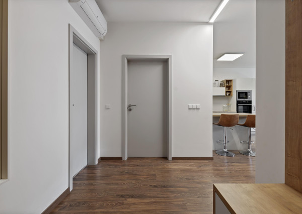 Štýlový 2-izb. byt v Tehelnom poli – 2 balkóny, parkovanie, pivnica v CENE