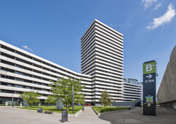 Štýlový 2-izb. byt v Tehelnom poli – 2 balkóny, parkovanie, pivnica v CENE