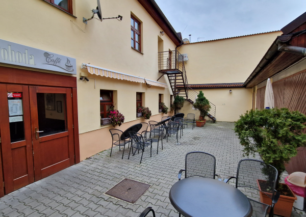 Radničné nám. - Priestory so 120m2 terasou a garážou. TOP PONUKA