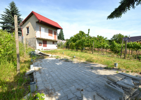 Rekreačný domček s pekným pozemkom v Harmónii. Odporúčam