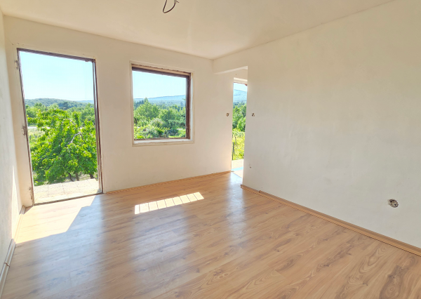 Rekreačný domček s pekným pozemkom v Harmónii. Odporúčam