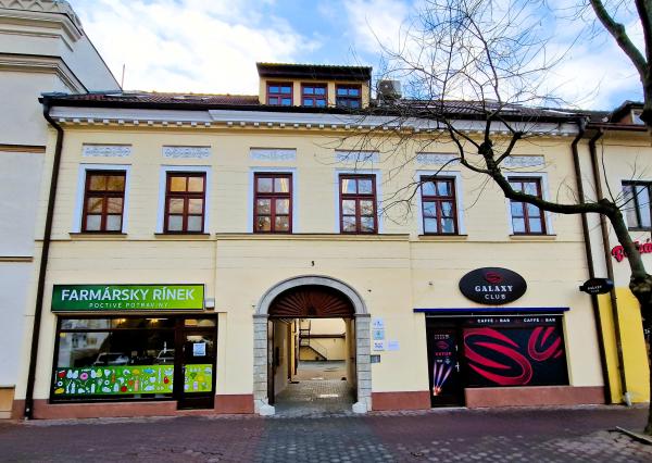 Komerčné priestory v centre s dvorom 120m2 a garážou. TOP PONUKA