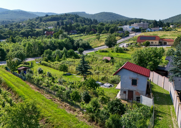 Rekreačný domček s pekným pozemkom v Harmónii. Odporúčam
