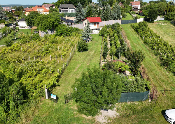 Rekreačný domček s pekným pozemkom v Harmónii. Odporúčam
