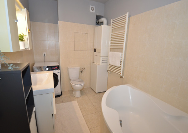 PREDANÉ - Pekný 2-izb. byt so šatníkom a vlastným kúrením. Nízke náklady a výborná dispozícia