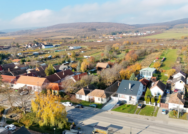 2 336 m² v CENTRE obce s kompletnými IS a stavebným povolením