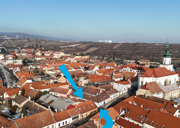 Obchodné priestory s reklamnou plochou v cene. Parkovanie pred prevádzkou.