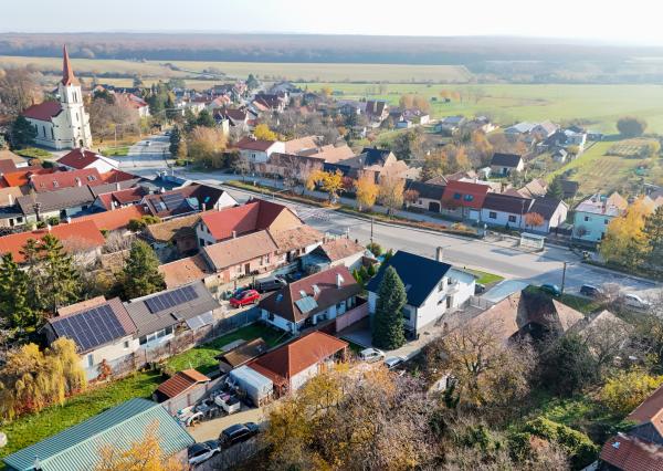 Rodinný dom v CENTRE obce s kompletnými IS a stavebným povolením