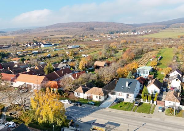 Rodinný dom v CENTRE obce s kompletnými IS a stavebným povolením