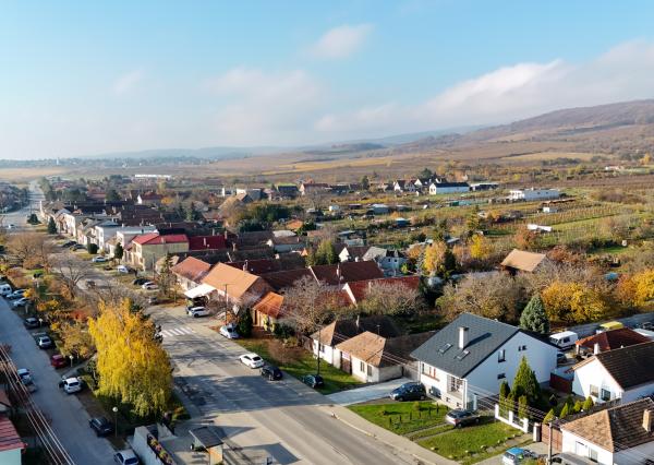 Rodinný dom v CENTRE obce s kompletnými IS a stavebným povolením