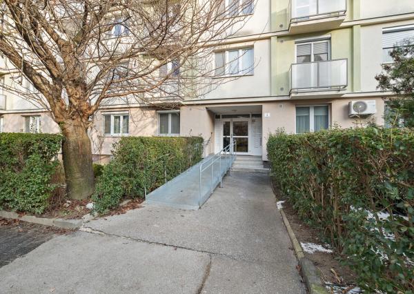 Krásny a svetlý 3-izb. byt s výhľadom do zelene. Oplatí sa vidieť