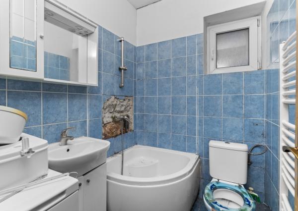 Pekný rodinný dom pod lesom s veľkým potenciálom. Nová strecha