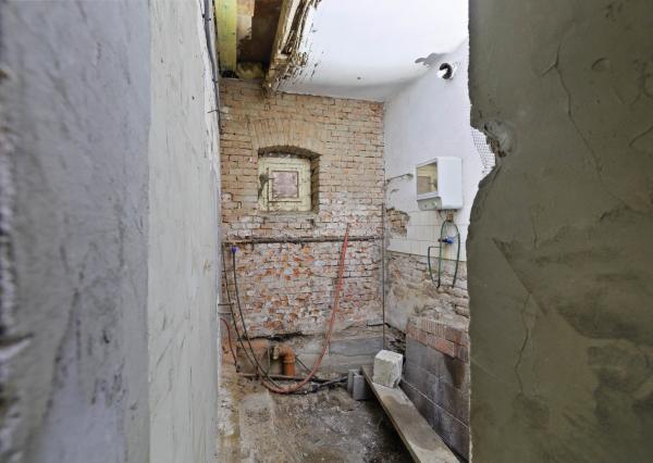 Pekný rodinný dom pod lesom s veľkým potenciálom. Nová strecha