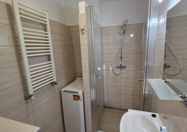 Veľký 1,5-izb byt s terasou a súkromným parkovaním. V cene internet aj energie