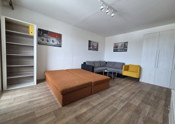 REZERVOVANÉ Väčší 1-izbový byt s lodžiou a výhľadom na mesto, Štrkovec