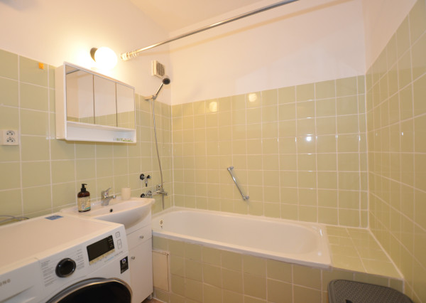 REZERVOVANÉ Väčší 1-izbový byt s lodžiou a výhľadom na mesto, Štrkovec