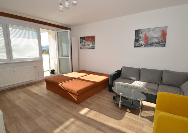 REZERVOVANÉ Väčší 1-izbový byt s lodžiou a výhľadom na mesto, Štrkovec