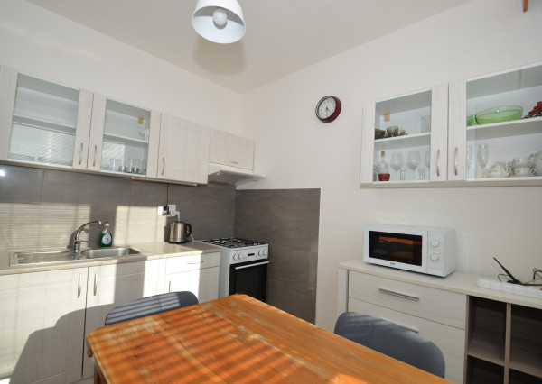 REZERVOVANÉ Väčší 1-izbový byt s lodžiou a výhľadom na mesto, Štrkovec