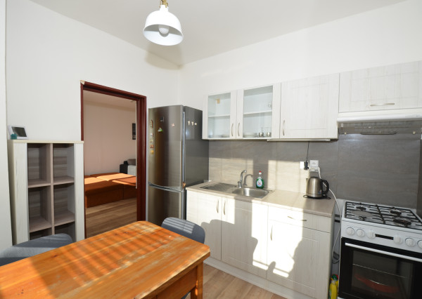 REZERVOVANÉ Väčší 1-izbový byt s lodžiou a výhľadom na mesto, Štrkovec