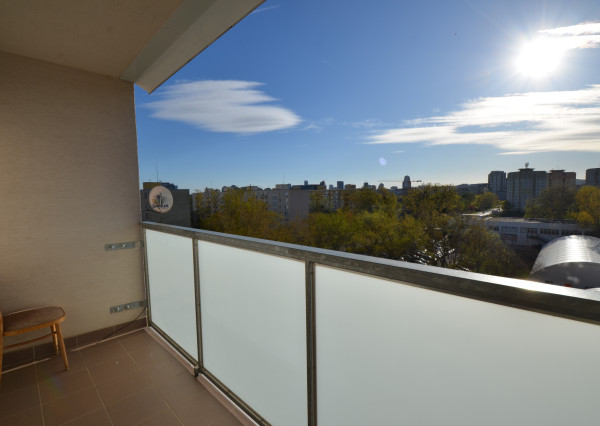 REZERVOVANÉ Väčší 1-izbový byt s lodžiou a výhľadom na mesto, Štrkovec