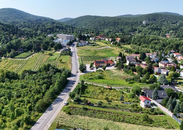 Rekreačný domček s pekným pozemkom v Harmónii. NOVÁ CENA