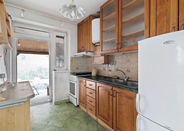 Pekný rodinný dom pod lesom s veľkým potenciálom. Nová strecha