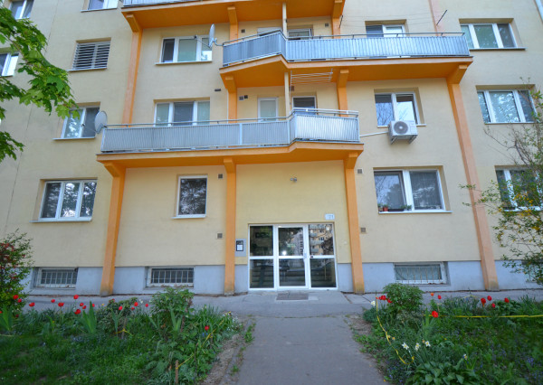 Veľký 1-izbový byt s krásnym výhľadom na Karpaty, Teplická ulica