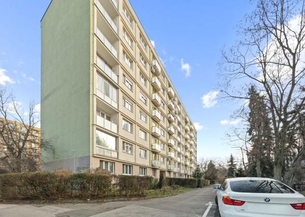 Prenajom do konca Augusta 3-izb. byt.  2x balkón, pivnica