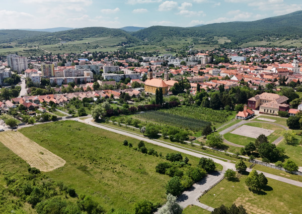 Developerský pozemok v takmer centre Modry | 3 401 m² | Územný plán na výstavbu RD - TOP PONUKA