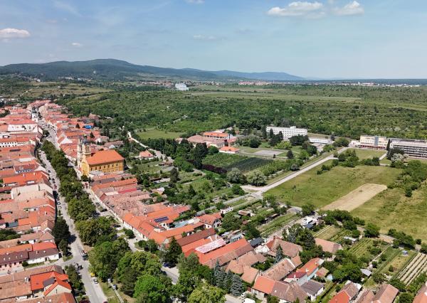 Stavebný pozemok v centre Modry | 3 401 m² | Územný plán na výstavbu RD - TOP PONUKA