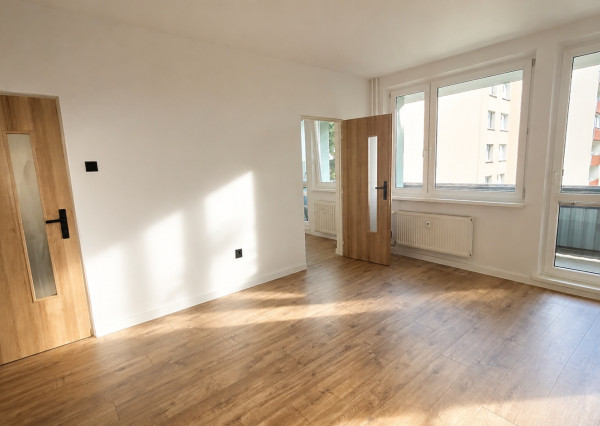 Pekný, veľký 1-izbový byt s klimatizáciou a priestranným balkónom